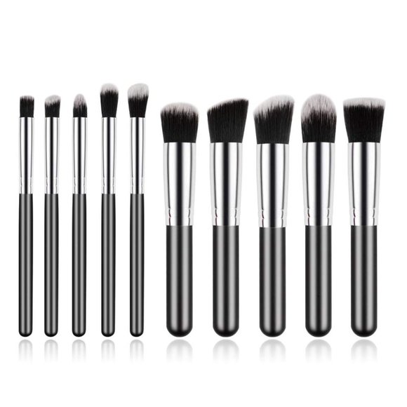 Makeup Nwt Mini Makeup Brushes Set For Travel 1pcs Soft Nylon